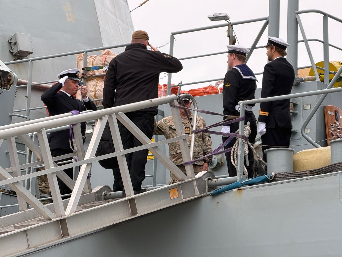 US2ndFleet's tweet photo. Vice Commander, U.S. 2nd Fleet Strengthens Allied Arctic Security
Royal Canadian Navy Rear Adm. David Mazur, Vice Commander, U.S. 2nd Fleet, discussed Arctic security with allied partners during a distinguished visitor day apart of Operation NANOOK TUUGAALIK.
#C2F #USNavy https://t.co/eV3QtI1Emu