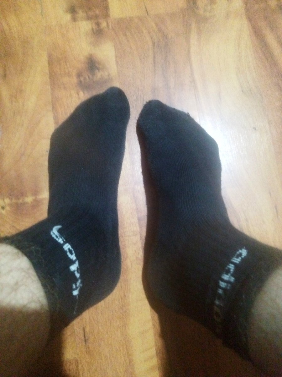 twoj_alpha19's tweet photo. Liż to szmato..
-------------------
Stopy skarpetki findom femdom uległy pan dominacja https://t.co/8N34rAMK4H