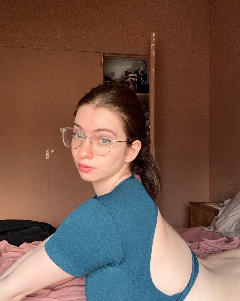 Emily23smi's tweet photo. just feel like  dropping this how did i look like you can still message on zangi 2673216936 https://t.co/O11JGKPvzo