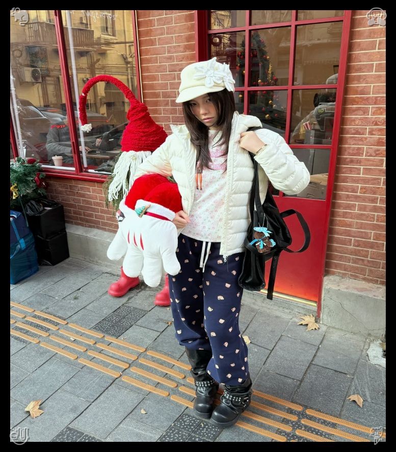 Crum14Crum's tweet photo. 🪑Take a stroll with your daughter. Splash around in the water. Don't measure your genuine progress against the polished highlights others post online. Everyone conceals their midnight battles, and the growth you nurture in silence holds far greater worth than short-lived, super https://t.co/PxiWWjZUmc