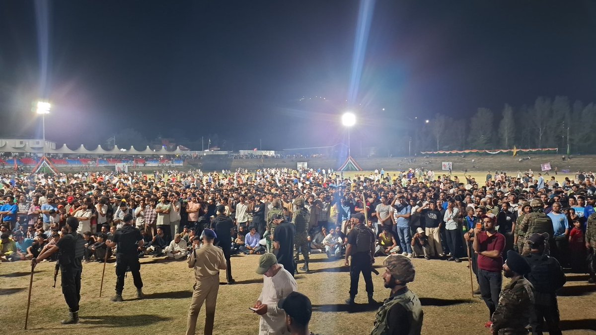 Wajahatfarooqbt's tweet photo. It took many years to witness a moment like this.

Today, #Baramulla is celebrating, not with fear, but with joy; not with uncertainty, but with a sense of security; not with despair, but with hope.

This is what real peace looks like. This is what life is about. This is the #Kashmir we always wished to see, our youth celebrating, our people coming together, and our children dreaming of a better tomorrow.

Congratulations to Sultan Warriors Baramulla for lifting the Chinar Premier League trophy and making Baramulla proud.

This is the New Kashmir. This is the real Kashmir. 🇮🇳

@PMOIndia @HMOIndia @OfficeOfLGJandK @manojsinha_