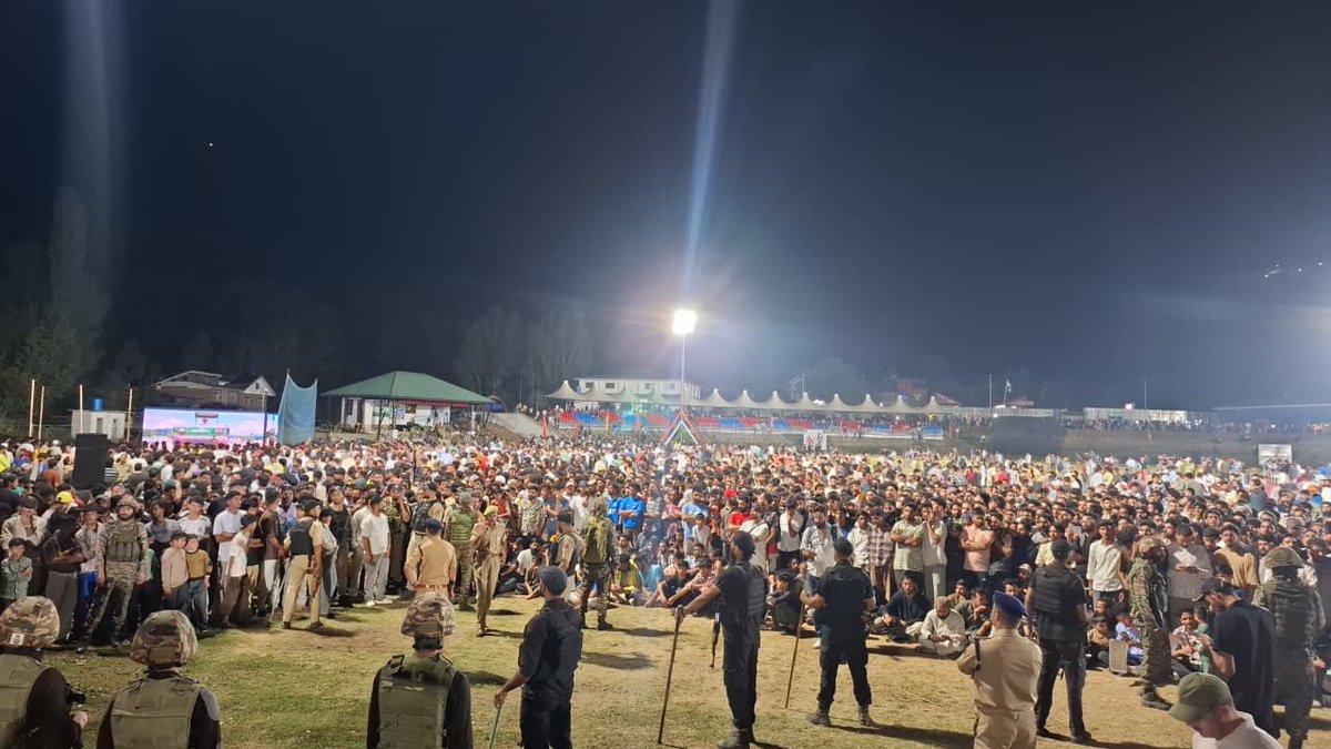 Wajahatfarooqbt's tweet photo. It took many years to witness a moment like this.

Today, #Baramulla is celebrating, not with fear, but with joy; not with uncertainty, but with a sense of security; not with despair, but with hope.

This is what real peace looks like. This is what life is about. This is the #Kashmir we always wished to see, our youth celebrating, our people coming together, and our children dreaming of a better tomorrow.

Congratulations to Sultan Warriors Baramulla for lifting the Chinar Premier League trophy and making Baramulla proud.

This is the New Kashmir. This is the real Kashmir. 🇮🇳

@PMOIndia @HMOIndia @OfficeOfLGJandK @manojsinha_