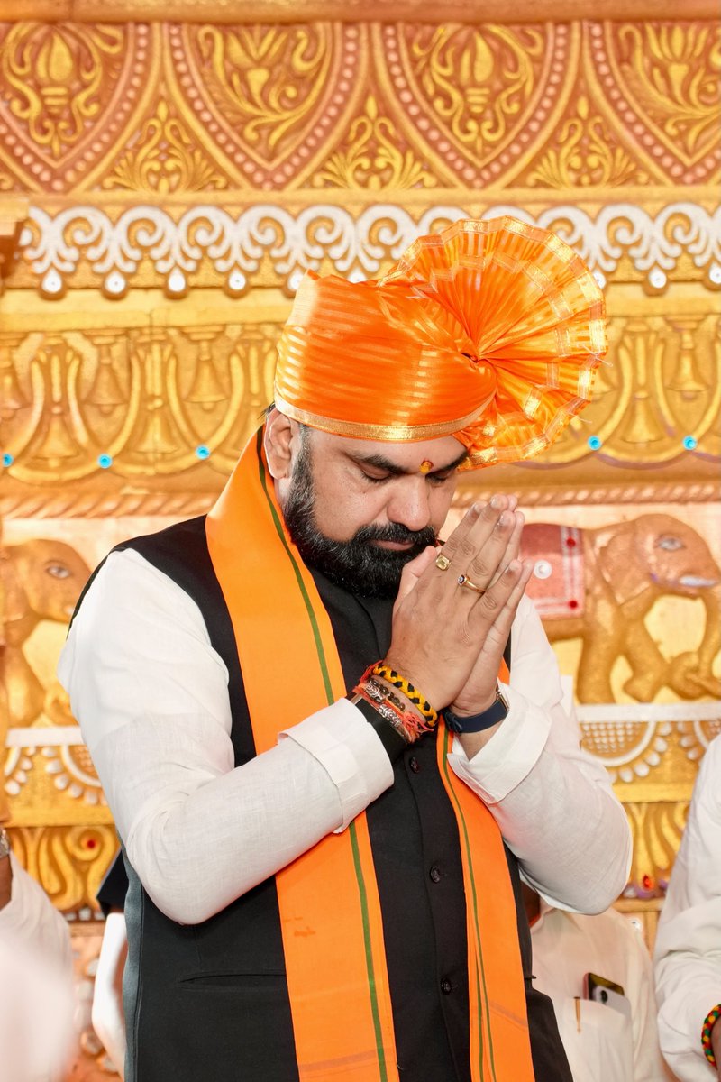 BJP4Bihar's tweet photo. गणपति बप्पा मोरया! 🚩

गणेश चतुर्थी के पावन अवसर पर माननीय मुख्यमंत्री श्री @samrat4bjp जी ने पटना के सरपेंटाईन रोड स्थित महाराष्ट्र मंडल द्वारा आयोजित श्रीगणेश उत्सव पूजा में शामिल होकर विधिवत पूजा-अर्चना की एवं भगवान श्रीगणेश से प्रदेशवासियों के सुख, शांति, समृद्धि और बिहार की निरंतर प्रगति की कामना की। 

#GaneshChaturthi