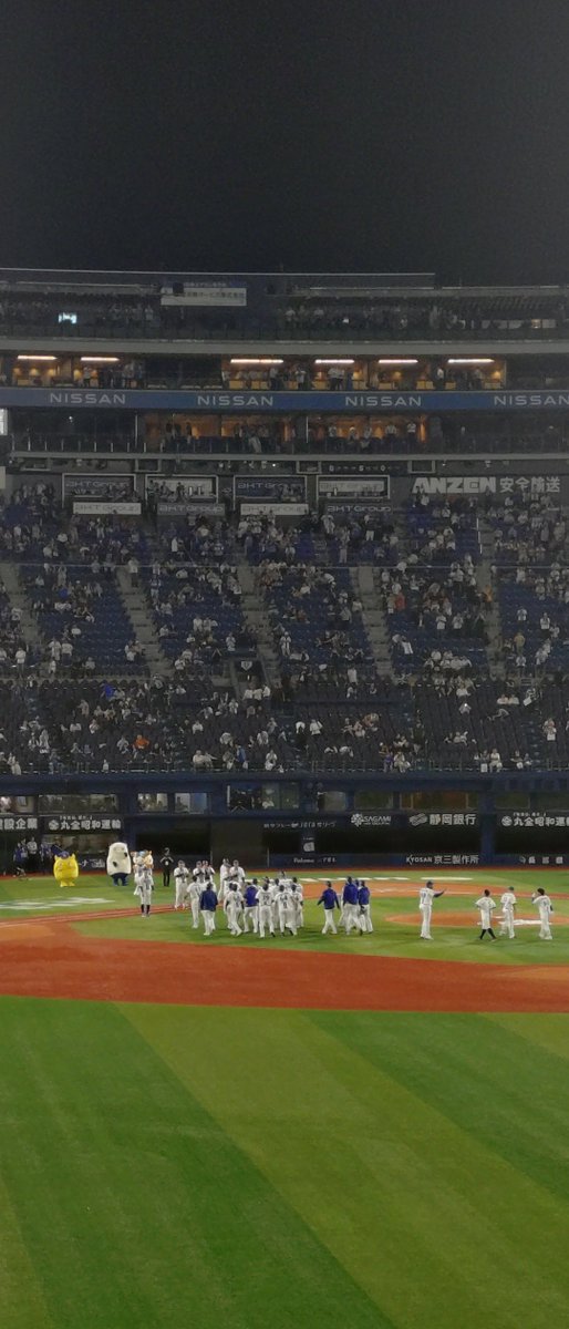 Kankonkin0327's tweet photo. ＼⁠横浜優勝／
粘り強い‼️６連勝🌟🌟🌟🌟🌟🌟
#baystars https://t.co/24N7AaJAhb