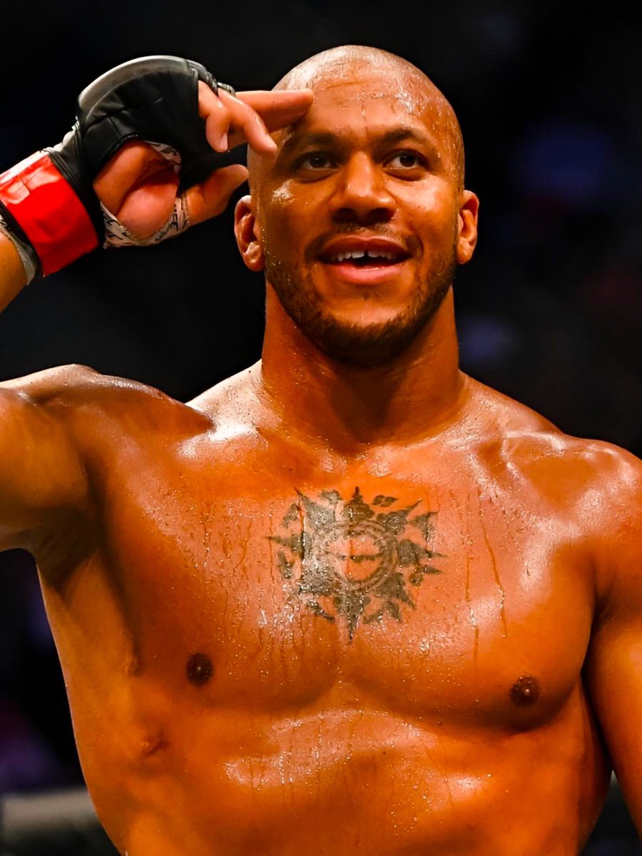 PolymarketSport's tweet photo. 🚨JUST IN: Tom Aspinall has vacated the UFC Heavyweight title due to an eye injury 

Ciryl Gane now leads the polymarket to be UFC Heavyweight champion at the end of 2026 https://t.co/13INDFjMig