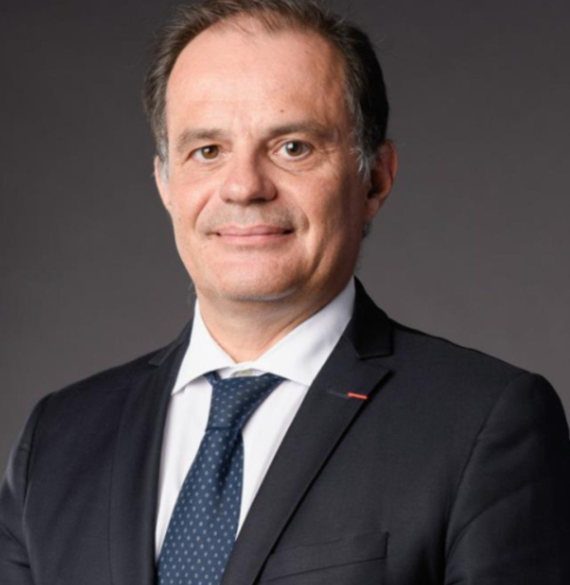 SAHELINF's tweet photo. 🇨🇵La France n'a pas voté un budget équilibré depuis 1974. Dette: 118% du PIB. Déficit: 5%, la "zone de danger" selon le gouverneur de la Banque de France lui-même. Croissance: 0,5%. Budget imposé par 49.3.
Ce n'est pas l'effondrement. C'est l'étouffement lent. https://t.co/apCuuqeeEd