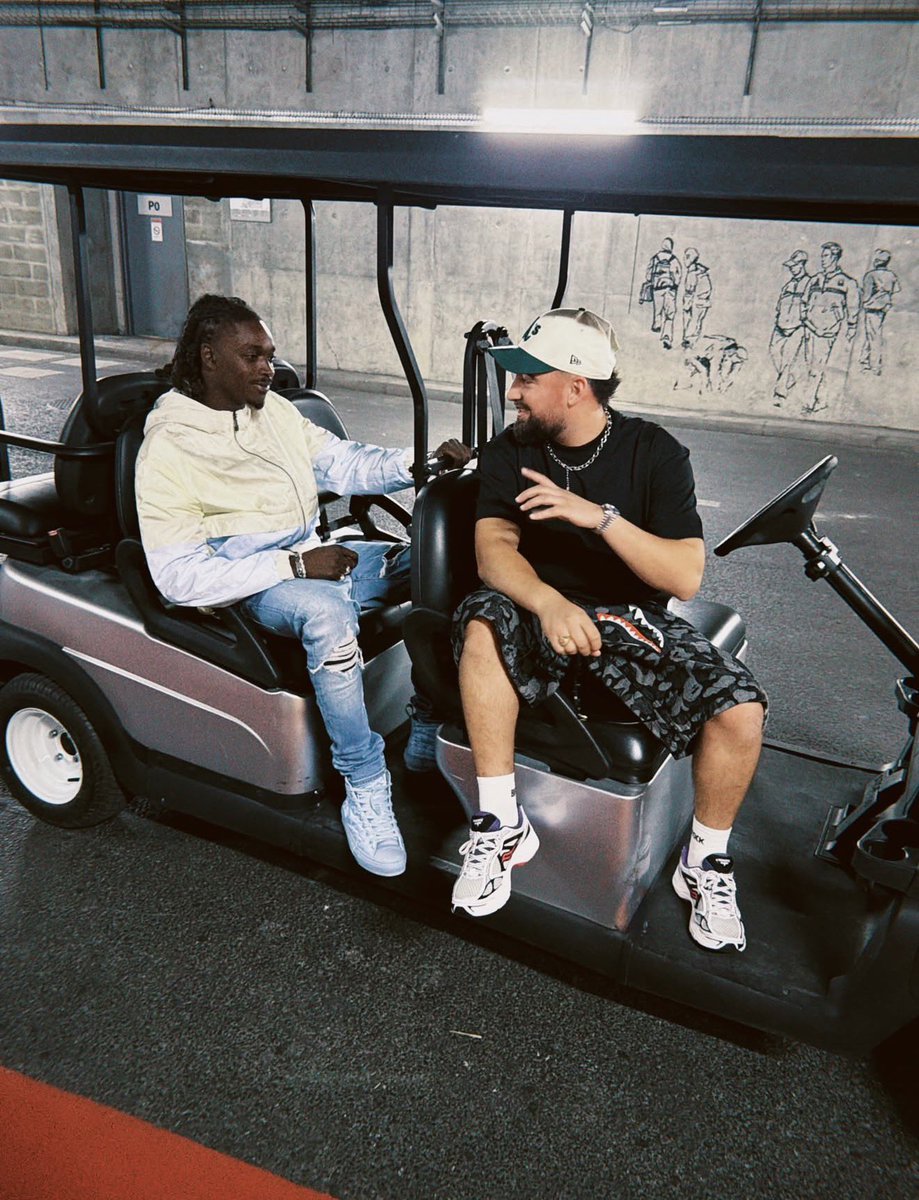 Kulturlesite_'s tweet photo. 🚨 VACRA x LA RVFLEUZE 

Un FEATURING vient d’être ANNONCÉ !! 🤯

« FILLE À PAPA » 

🗓️ VENDREDI https://t.co/8rqSUtClNc