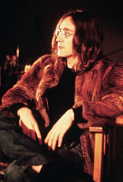 ceofjohnlennon's tweet photo. John Lennon at Twickenham Film studio giving an interview. Unfortunately, the moment was not very good since John was feeling unwell, January 14, 1969. https://t.co/2WmGzqQMR3