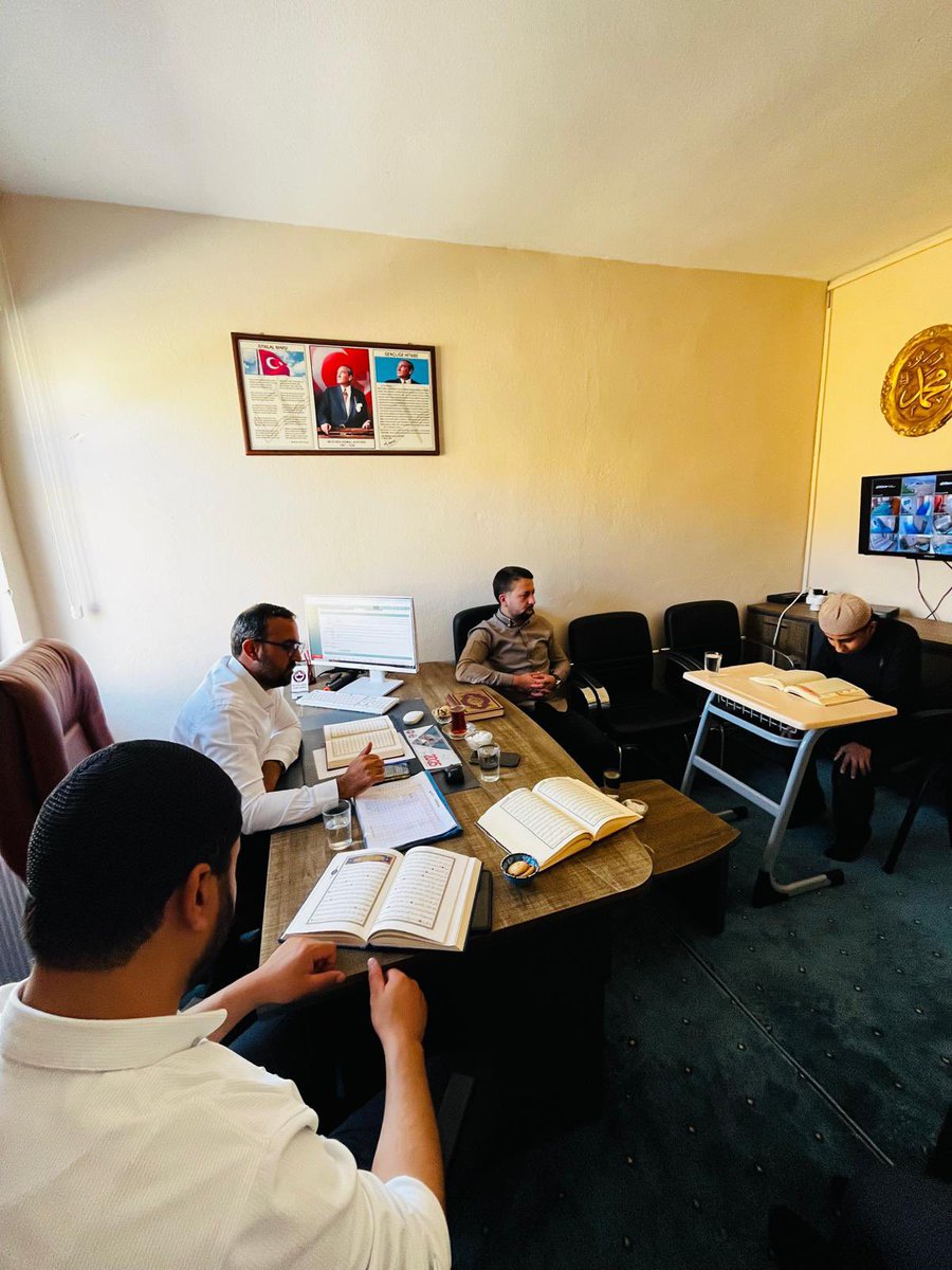 GrpnrMuftuluk's tweet photo. 📖 HAFIZLIK TAKİP KOMİSYONU DEĞERLENDİRMESİ

Gürpınar İlçe Müftülüğü bünyesinde, İlçe Müftümüz @kasim___demir başkanlığında oluşturulan Hafızlık Takip Komisyonu, yeni eğitim-öğretim döneminde Arkboyu Yatılı Hafızlık Kur’an Kursu’nda eğitim gören öğrencilerimizi değerlendirdi. https://t.co/HPsm3YDohJ