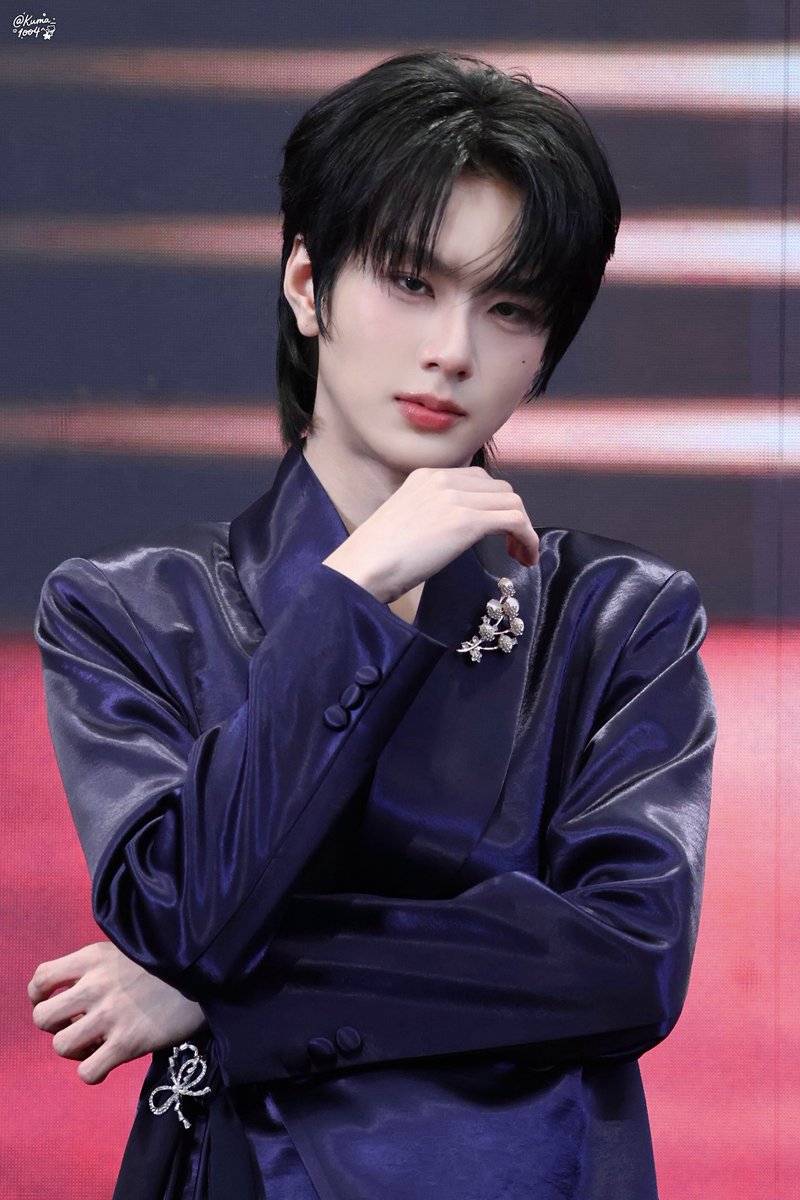 Kuma1004UwU's tweet photo. 260914 SUPERSTAR🐱🖤

SAVEWRG AT SIGNATURE NIGHT
#NOLAxSAVEwrg 
#savewrg @savewrg https://t.co/temFlDZHYU