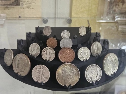 NerdExchange3D's tweet photo. Semi-circle coin display — 3D printed, holds about 32–36 coins. Nice arc for raw ancients or pocket change finds. $18 in the shop.

https://t.co/xl4DMAbNnO

#3DPrinting #CoinCollecting #CoinDisplay #AncientCoins #Maker https://t.co/jZ02HicM6q