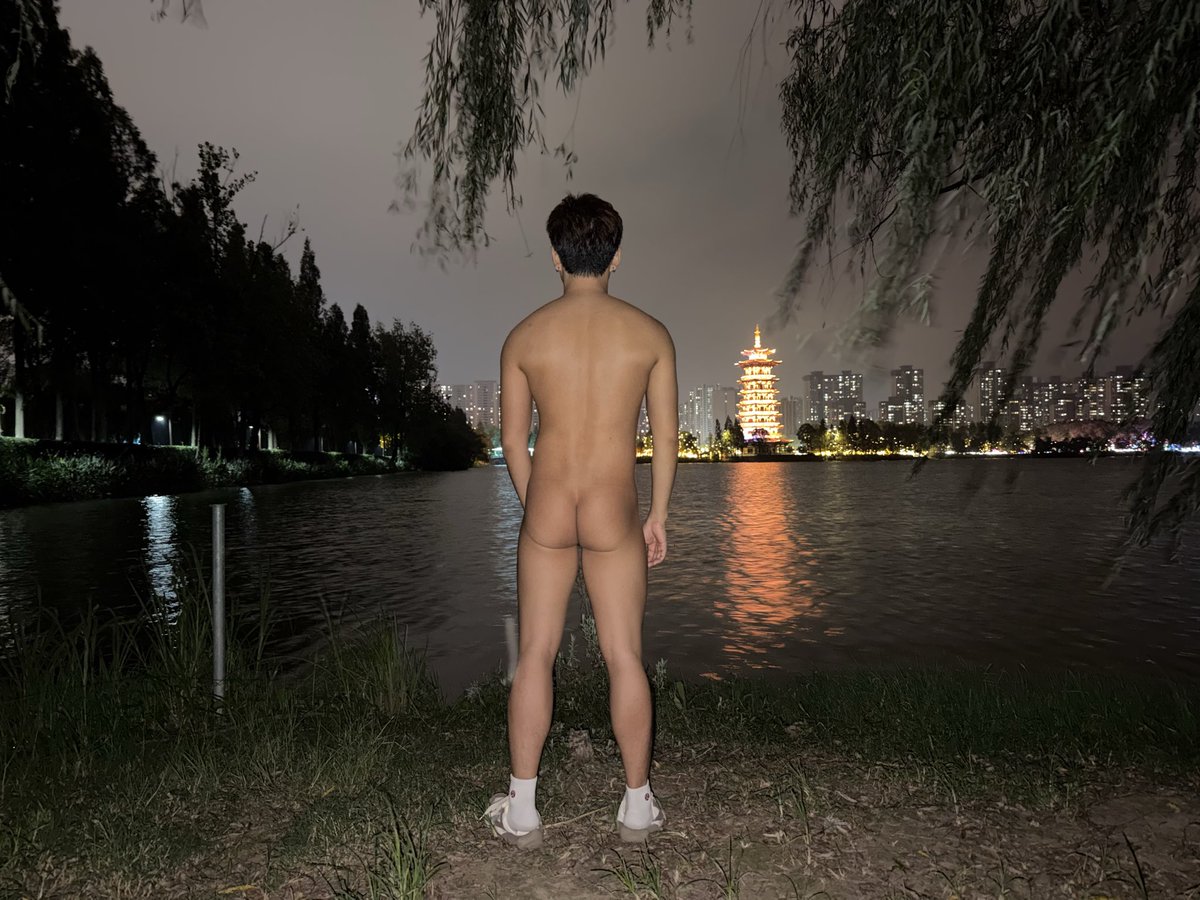 GnarlyTrela's tweet photo. 酒后夜行

#长沙 #天体 #野裸 https://t.co/MSi2HYOd2t