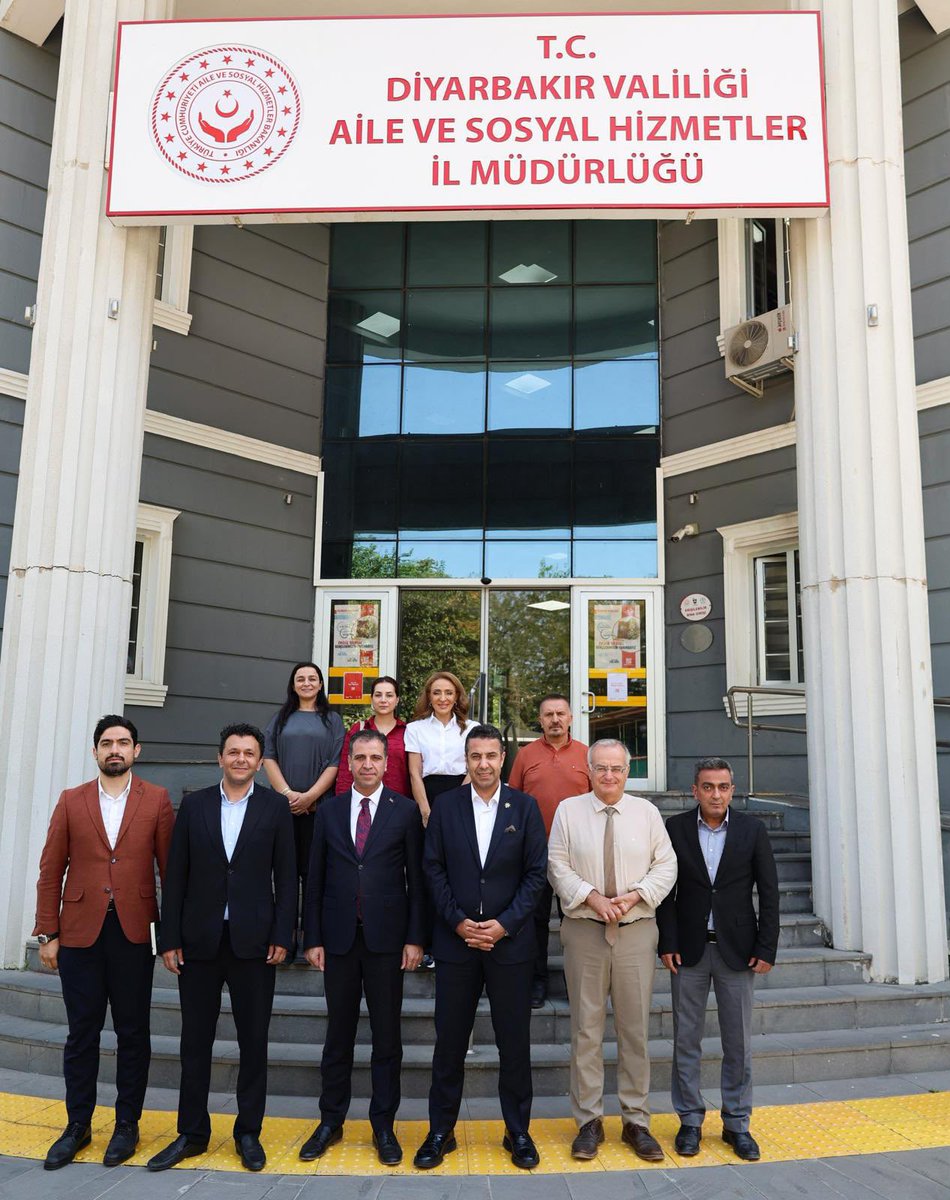 MBeranDilek's tweet photo. 📍 Diyarbakır Aile ve Sosyal Hizmetler İl Müdürlüğü

İl Başkanımız Sayın Hamit Sümer ve İl Başkan Yardımcılarımızla birlikte, Aile ve Sosyal Hizmetler İl Müdürümüz Sayın Ali Sait Çeçen’i makamında ziyaret ettik.

İlimizde yürütülen sosyal hizmet çalışmalarını ve vatandaşlarımızın ihtiyaçlarını değerlendirdiğimiz verimli bir istişare gerçekleştirdik.

Nazik ev sahipliği ve kıymetli sohbeti için Sayın Ali Sait Çeçen’e teşekkür ediyor, görevinde başarılar diliyoruz.

@akpartidbakir