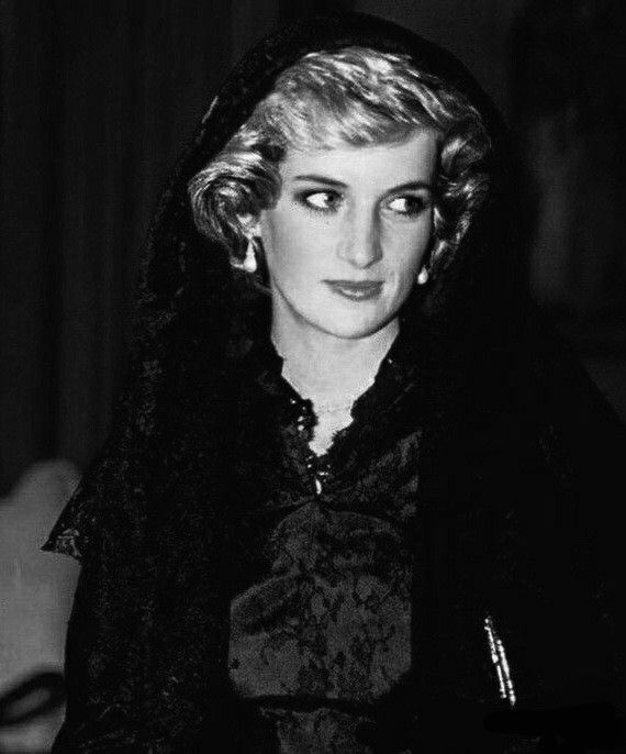 FORGOTTENR0YAL's tweet photo. ⠀⠀⠀⠀⠀ 

        Behind the veil, I was still me.

⠀⠀⠀⠀⠀ https://t.co/RID4p26yng