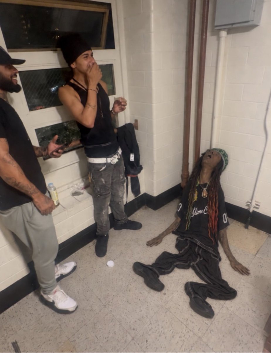 idkijwannadraw's tweet photo. Fanfics where Jabbers the plug as if he wouldn’t lace your shit with nightshade and scolopendria gigantea venom https://t.co/II44t3yOpQ