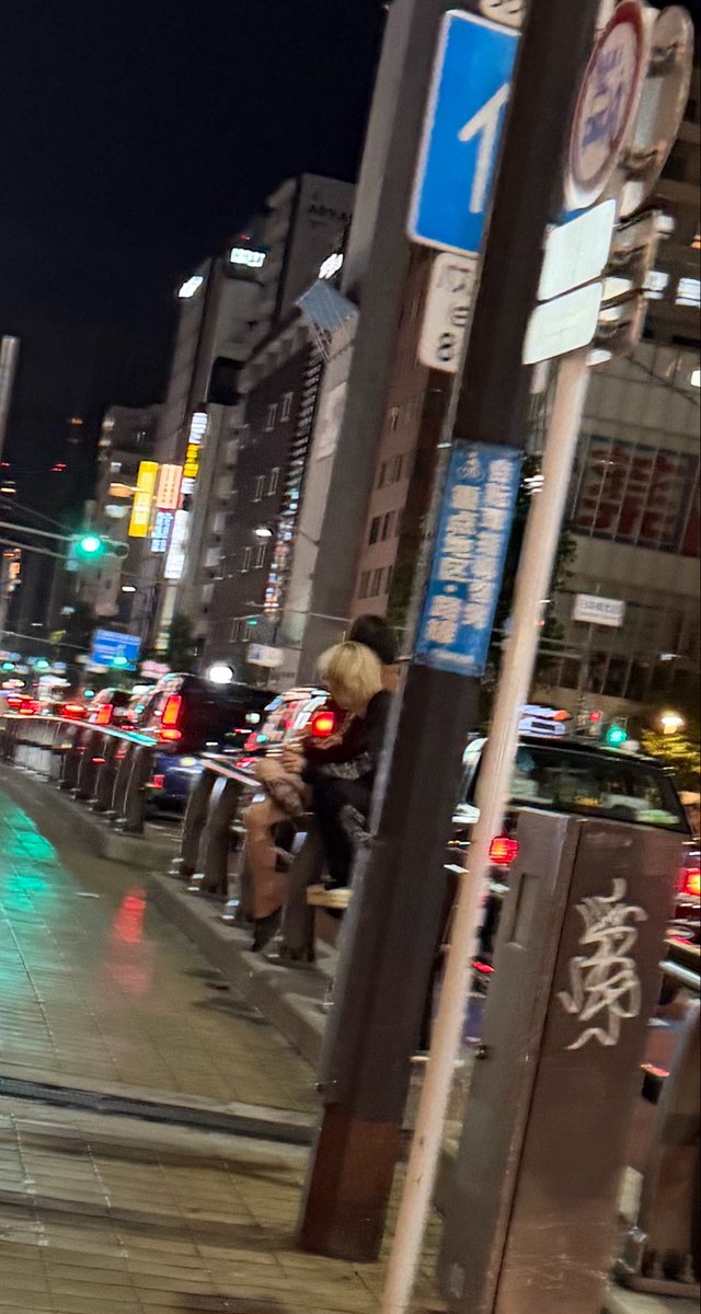 osushichama_'s tweet photo. つるとんたんのところでスカウトに話しかけられてうざかったから小走りしてたらこの座ってる二人組に揺れてるねー揺れてる揺れてるとか言われてほんま不愉快で死ねや
ほんまにスカウトって害でしかないから全員死ね https://t.co/QCYKGM5FeI