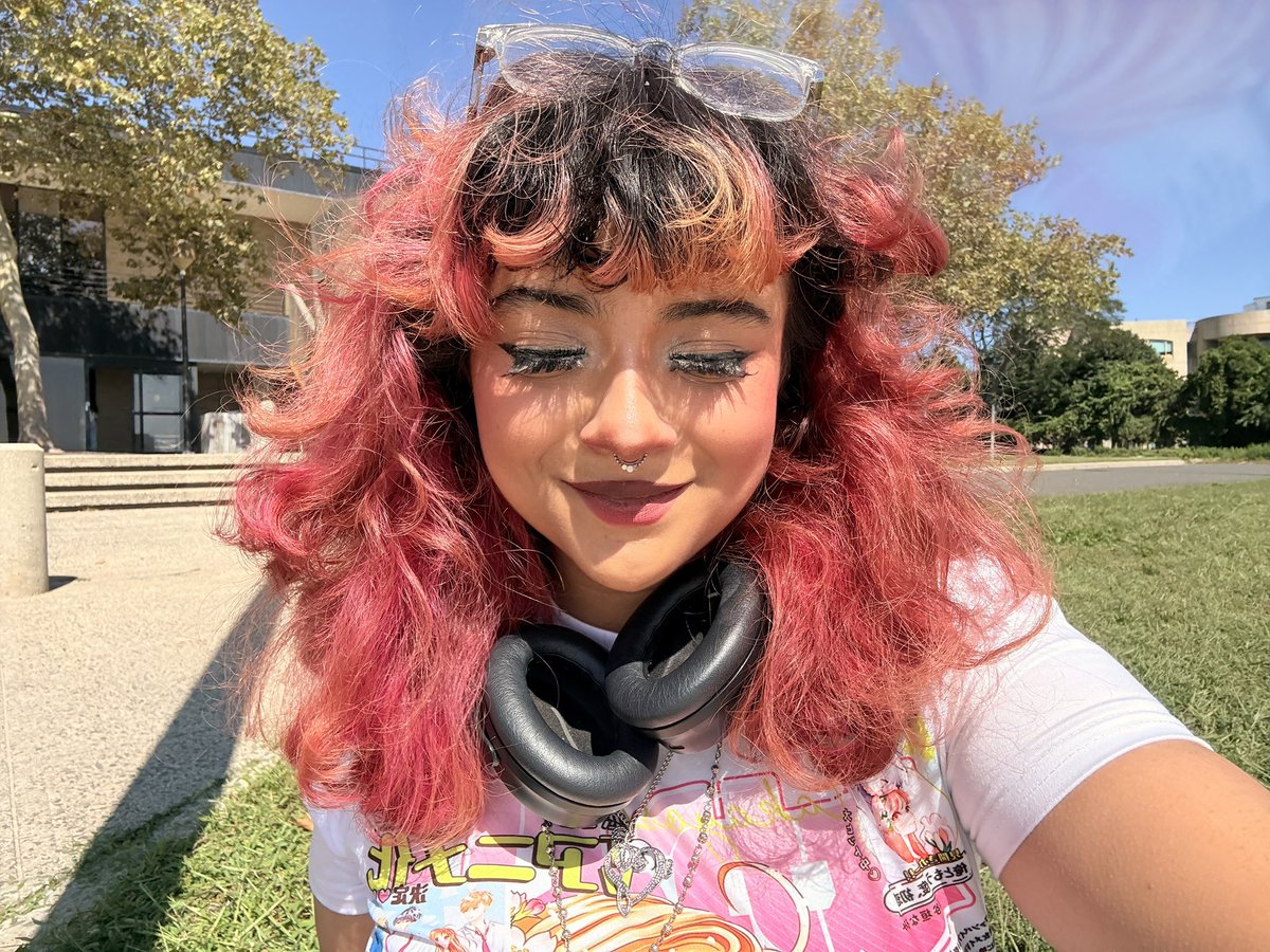 dayshiftgirI's tweet photo. first day of college 2day  (๑˃̵ᴗ˂̵) https://t.co/ajbXUb18v1