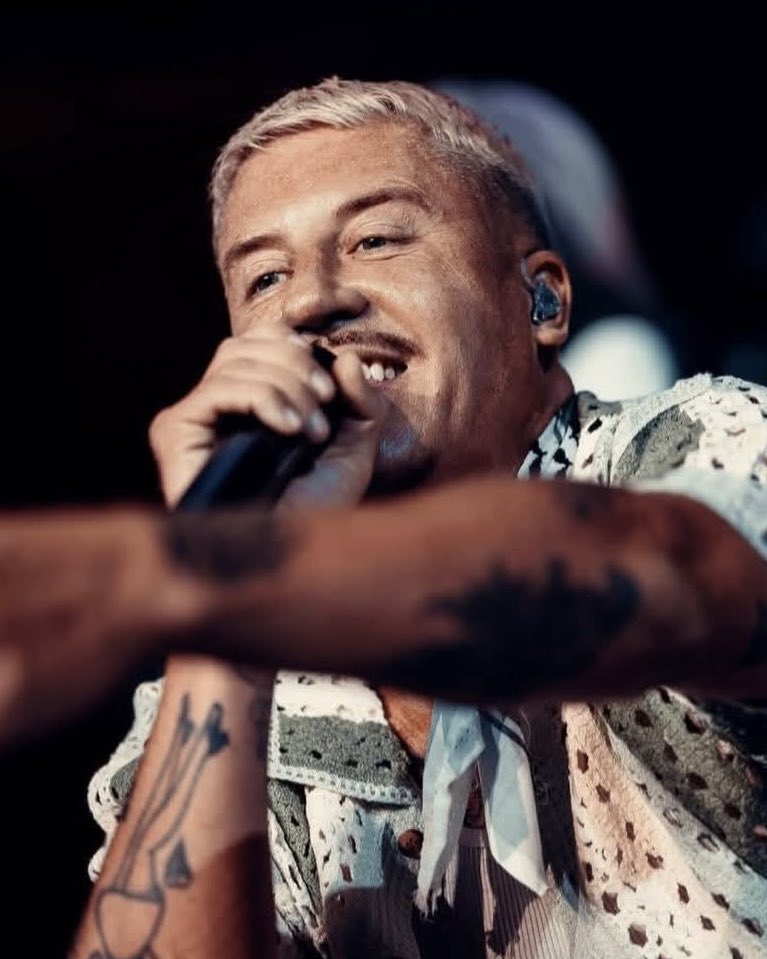 PopCrave's tweet photo. Ed Sheeran reportedly told Macklemore that the words “Free Palestine” and the image of the Palestinian flag “hurt” many of the people he spoke with, adding that he doesn’t “take sides.” https://t.co/Uyq2Ay4dlp