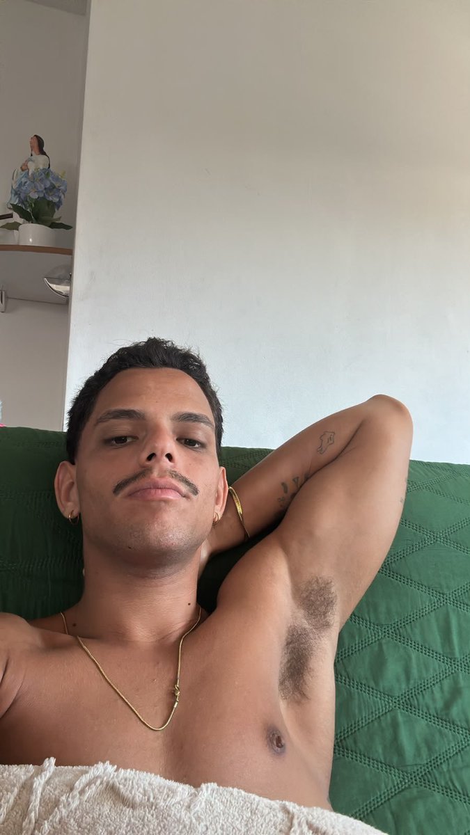 edduuy's tweet photo. homens com suvaco https://t.co/DHug7zEUlo