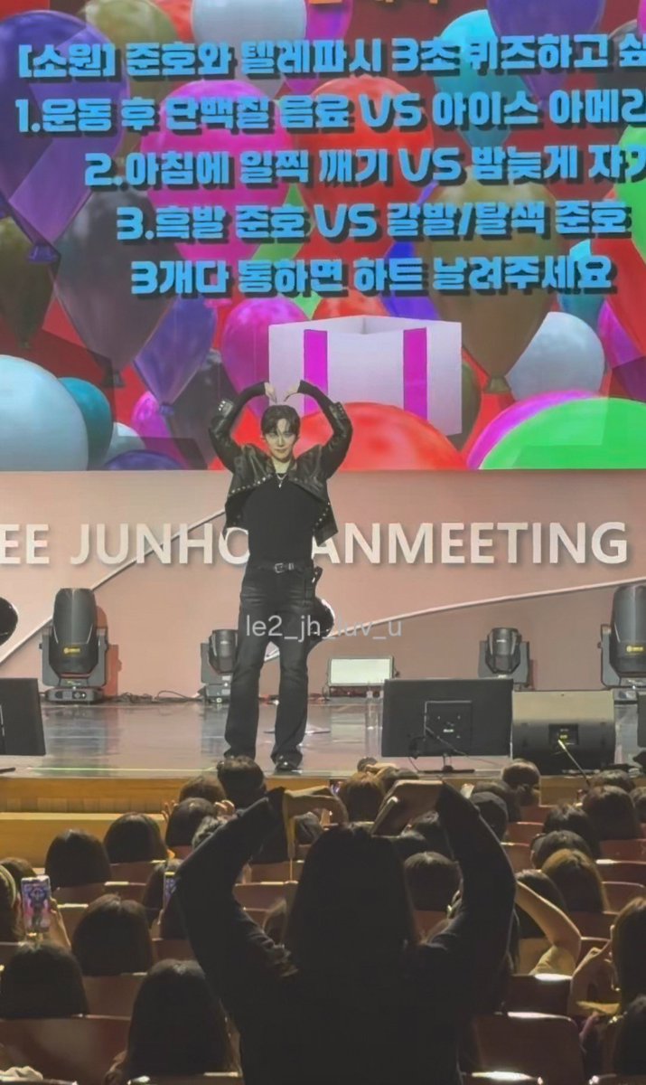 le2_jh_luv_u's tweet photo. 20260912 신라면세점 이준호 팬미팅

<AUTUMN NOTE> 고민하다 쓰는 후기 

정말 잊지 못 할 하루 ♡

기차 놓쳐서 급히 차 끌고 올라가느라 사첵 포기했는데,,
거짓말처럼 사첵 지연돼서 입성..😭

전광판에 내 이름 뜨는데..이게 무슨일인가 싶고
텔레파시 퀴즈 통할때마다 아이컨택 해주던 
준호 잊지 못 해...🥹  
너무 센스있고 다정하고.. 

"ㅇㅇㅇ너 뭐야!!!"반말해줘서 너무 너무 고마웠어요(?)ㅠㅠ...🤣

준호야 평생 응원해 💛

여기까지도 눈물 좔좔 인데.....(타래로)

#이준호 #LEEJUNHO #신라면세점팬미팅