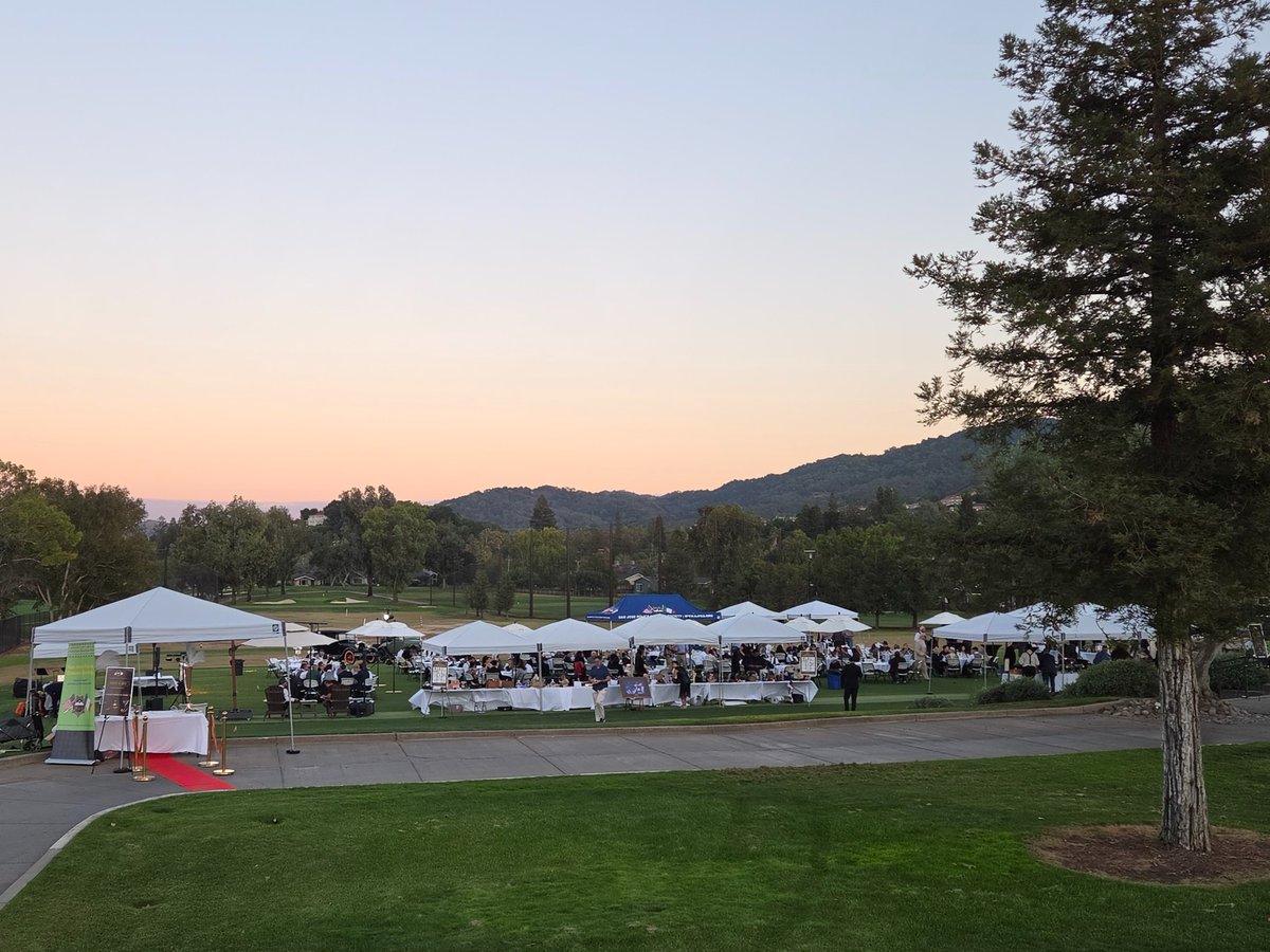 weworkinjury's tweet photo. Another amazing year at the #SJPES annual gala! WE are proud to support our local San Jose Chapter of the Emerald Society which does so much for the families of first responders &amp; the military. Can't wait for next year!

#HavingFunDoingGood
#HelpingWorkersProtectingCommunities https://t.co/qOYejSFjgB