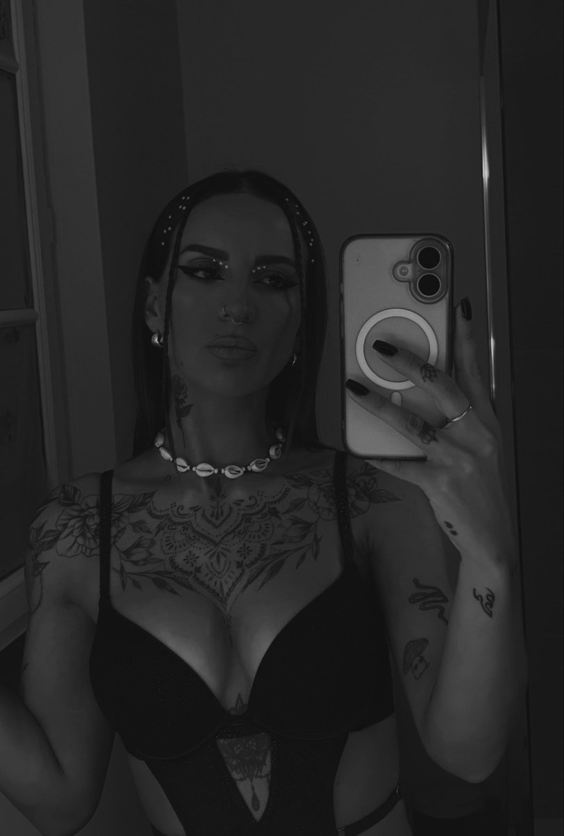 lilitwofeet's tweet photo. Nouveau body tu aimes ? 🖤Pour les curieux c’est pas ici : https://t.co/EWjLz9gOhn https://t.co/3obscdejQX