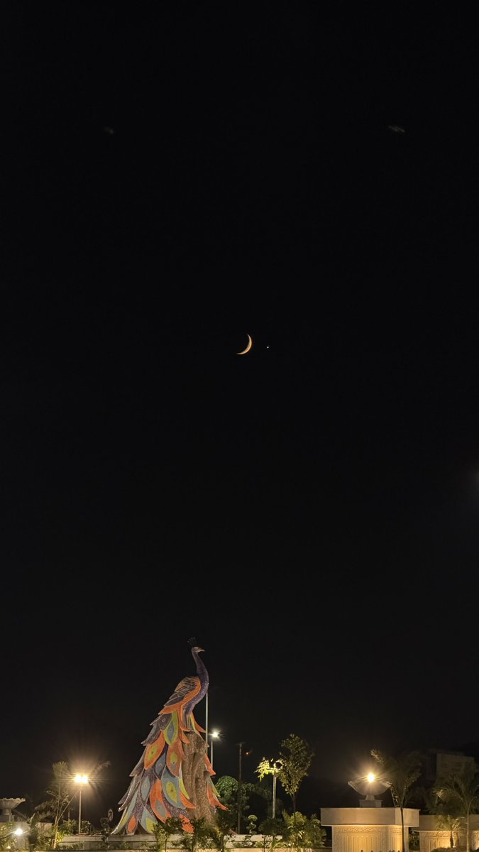 rishabhc111's tweet photo. the Moon–Venus conjunction, this evening https://t.co/dE5RT6zGMV