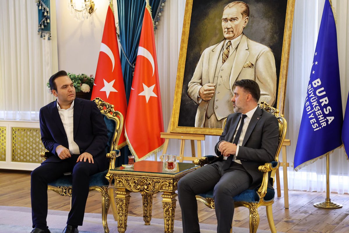 avyusufibis's tweet photo. 📍Bursa Büyükşehir Belediye Başkanlığı’ndayız🙋🏻‍♂️

Belediye Başkan Vekilimiz Sayın @sahinbiba16’yı ziyaret ettik.

Başkanımıza nazik misafirperverlikleri için teşekkür ediyorum.

@davutgurkan 
@ahmetkilic16 https://t.co/83PWOtKM2V