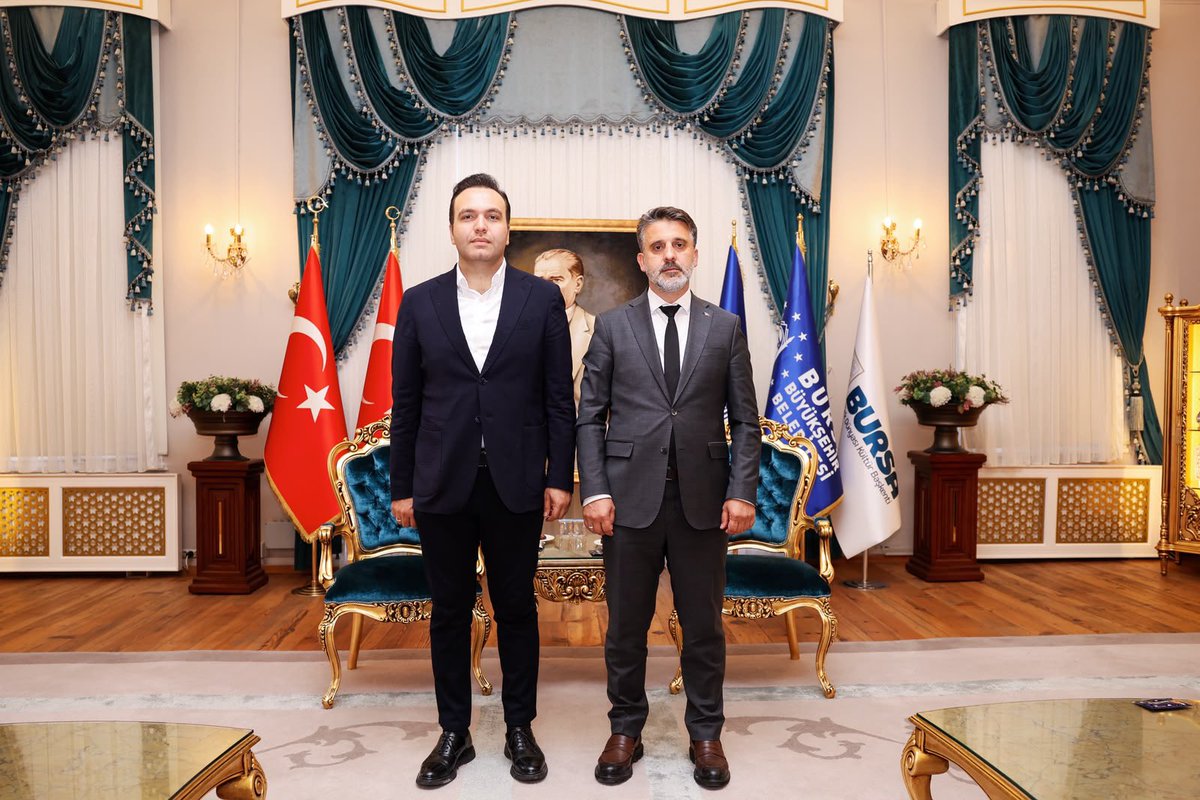 avyusufibis's tweet photo. 📍Bursa Büyükşehir Belediye Başkanlığı’ndayız🙋🏻‍♂️

Belediye Başkan Vekilimiz Sayın @sahinbiba16’yı ziyaret ettik.

Başkanımıza nazik misafirperverlikleri için teşekkür ediyorum.

@davutgurkan 
@ahmetkilic16 https://t.co/83PWOtKM2V