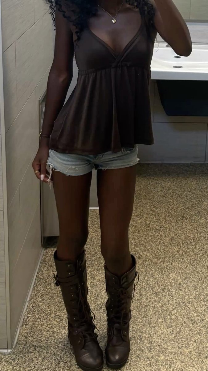 salvirubes's tweet photo. to be this effortlessly skinny https://t.co/cGDmE5DKFV