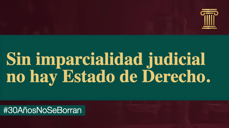 PensionBancomxt's tweet photo. El principio de irretroactividad de la ley no es una sugerencia; es un mandato constitucional diseñado para proteger la certeza jurídica de las personas. 
 
Cuando las instancias encargadas de velar por la Constitución desatienden la vía del amparo, se erosiona la confianza en el Estado de Derecho. La impartición de justicia debe ser ciega, imparcial y sin sesgos procesales. 
 
Exigimos a la @SCJN y a los órganos judiciales el respeto irrestricto a las garantías constitucionales de nuestros adultos mayores. La ley debe aplicarse para proteger al ciudadano, no para convalidar afectaciones a su patrimonio y tranquilidad. 
 
#JusticiaParaJubilados #EstadoDeDerecho #SCJN #PensionesDignas #Bancomext #JusticiaParaPensionados #30AñosNoSeBorran #NoEsPrivilegioEsDerecho