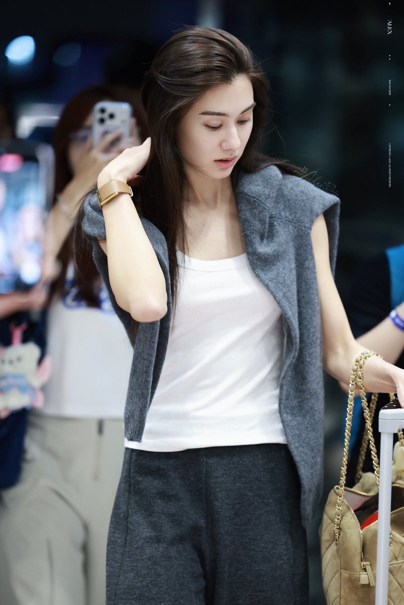 erikacanulku's tweet photo. excuse me lena??

#lalinalena #ลีน่าลลินา https://t.co/BGPeoJo8YH