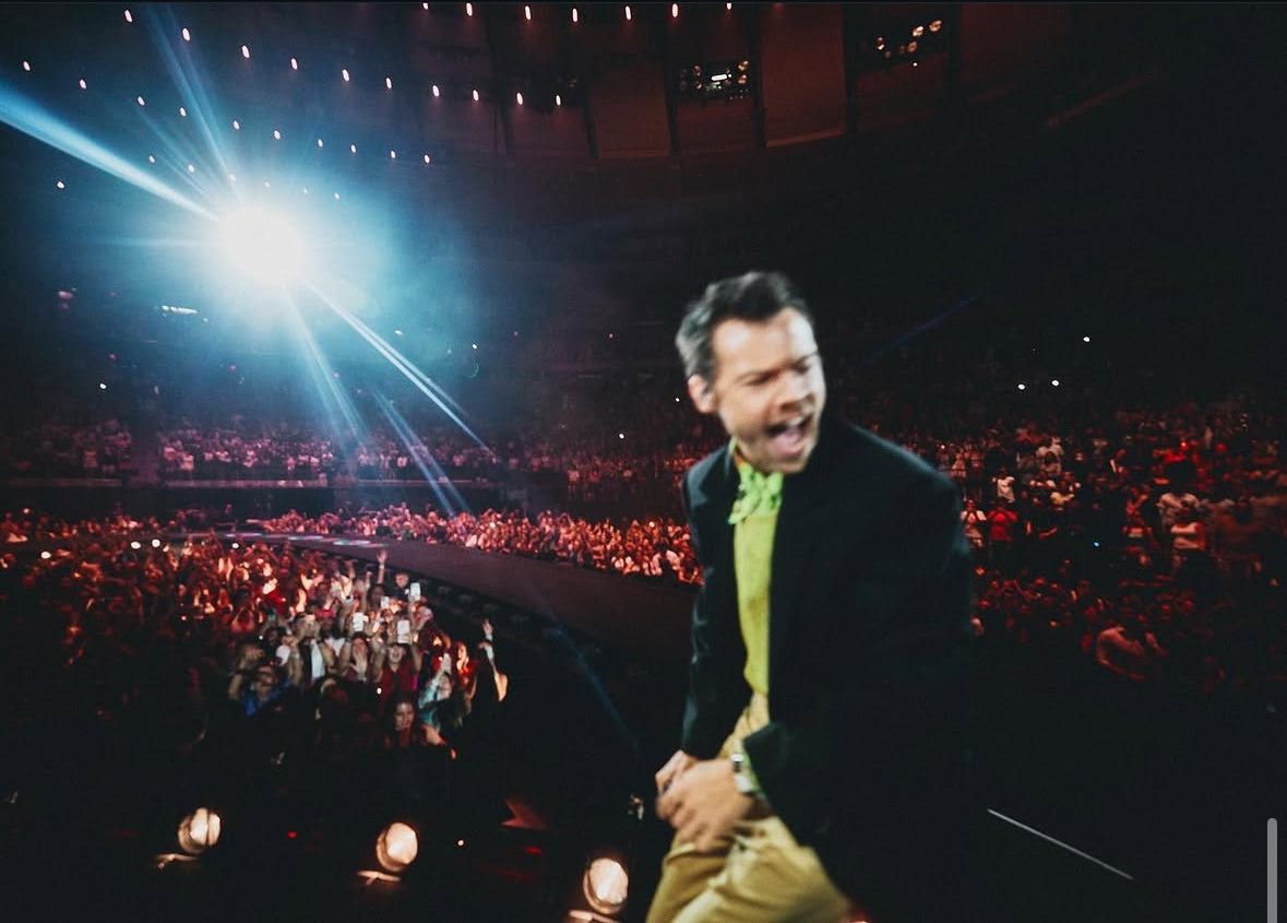 _sweet_cherri's tweet photo. Harry N1-4 of MSG #HarryStyles https://t.co/PDBA5u3Ljq