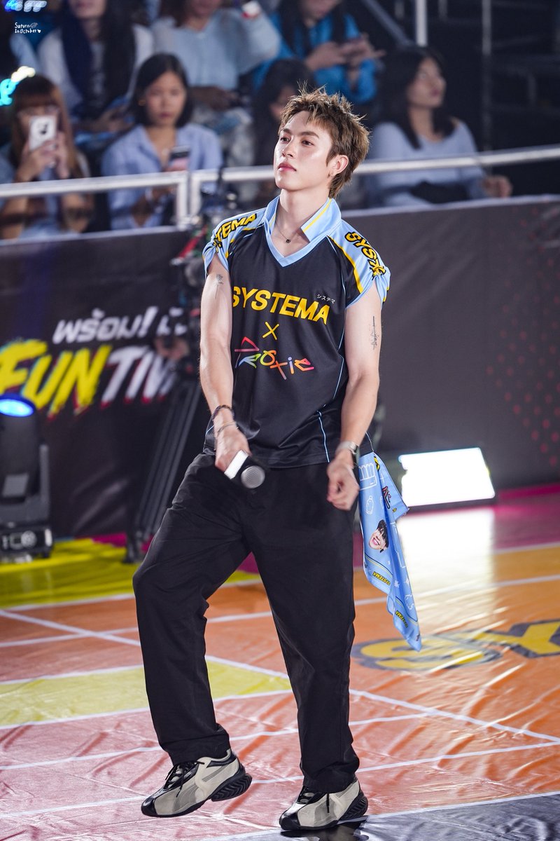 SaturnInOctober's tweet photo. เค้าหล่อ แต่… อยู่ ๆ เต้นบราซิเลี่ยน 😂

#PROXIEth #PROXIEOnglee https://t.co/aWjeKN2Nqw