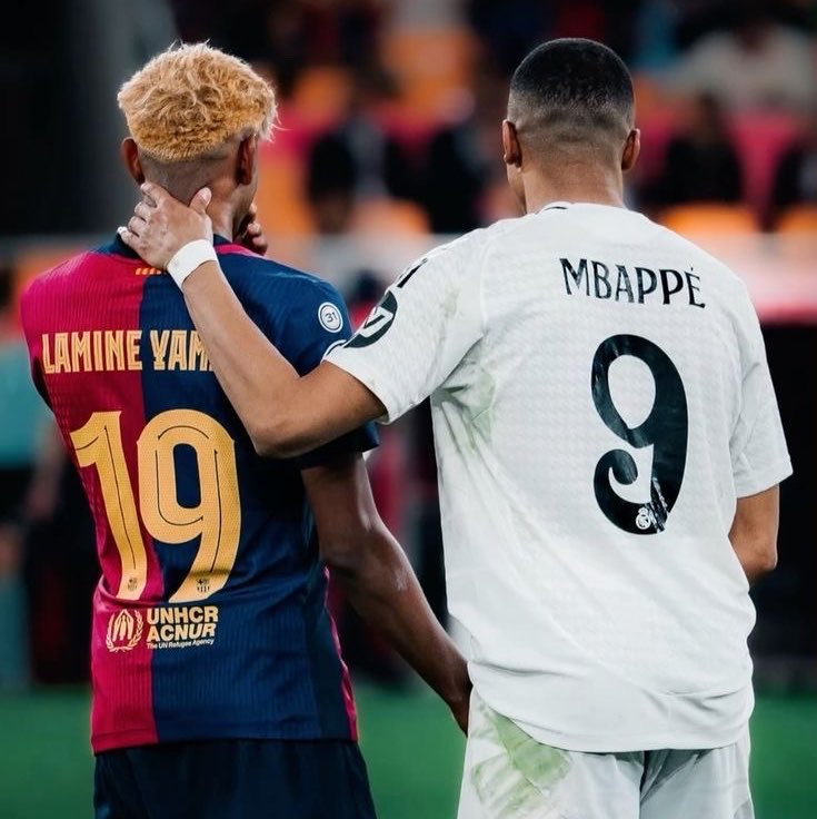 Futbol_basico's tweet photo. Aveces me da lástima Vinicius , hubo un momento donde fue el mejor del mundo pero nadie lo consideró así

Desde la llegada de Mbappe al Real Madrid el paso a 2do plano

Y ahora la rivalidad entre Lamine Yamal y Mbappe está tan definida que lo dejaron de lado https://t.co/V8lxRmlOd9