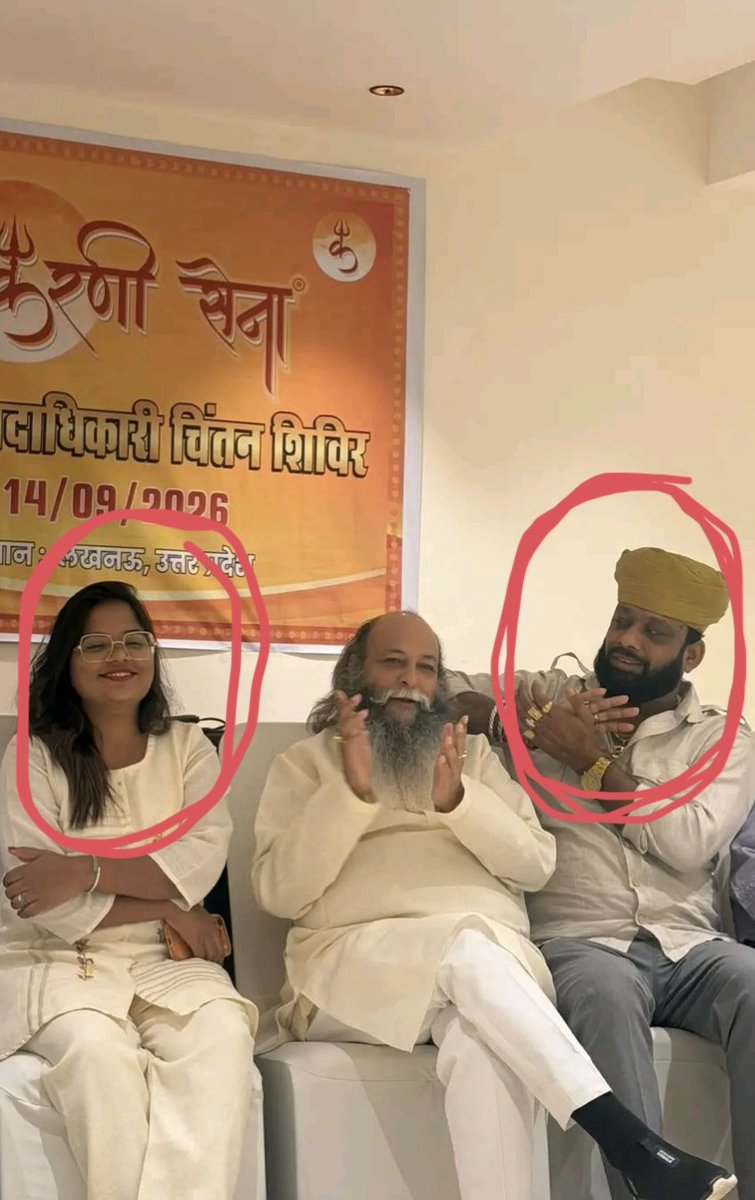 priyanshu__63's tweet photo. क्या अभी भी कोई स्पष्टीकरण बाकी रह गया है?👇🏻

सही मायने में अब सवाल खड़े होते हैं भीम आर्मी व आजाद समाज पार्टी के ऊपर

क्या उत्तर प्रदेश में वो इतने कमजोर हैं कि एक आदमी के खिलाफ कार्यवाही नहीं करवा पा रहे जो खुलेआम उनके राष्ट्रीय अध्यक्ष को मारने की धमकियां देता है...?? https://t.co/OZ6UYhCQwG