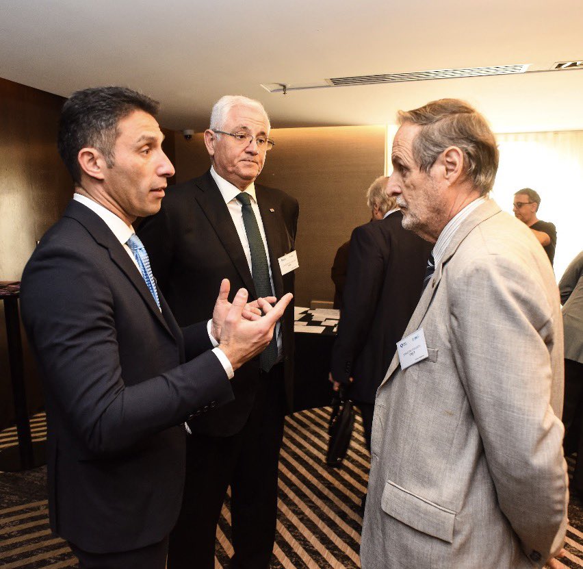 italianomatias's tweet photo. Participé del Día de la Petroquímica, organizado por la Cámara de la Industria Química y Petroquímica y el Instituto Petroquímico Argentino, junto al presidente del Puerto @MandolesiBurgos, autoridades académicas, científicas, cámaras y CEOs de las principales empresas del sector.

Bahía Blanca ocupa un lugar estratégico en el desarrollo energético e industrial de la Argentina. Las inversiones que se proyectan representan una oportunidad histórica para generar producción, empleo de calidad y crecimiento para nuestras PyMEs y proveedores locales.

Pero las oportunidades no se concretan por sí solas: requieren decisión política, planificación y un Estado presente que articule con el sector privado, las universidades y los trabajadores. Ese es el rumbo que marca el intendente @fsusbielles: preparar a Bahía Blanca para esta nueva etapa y lograr que cada inversión se traduzca en desarrollo y bienestar para nuestra comunidad.