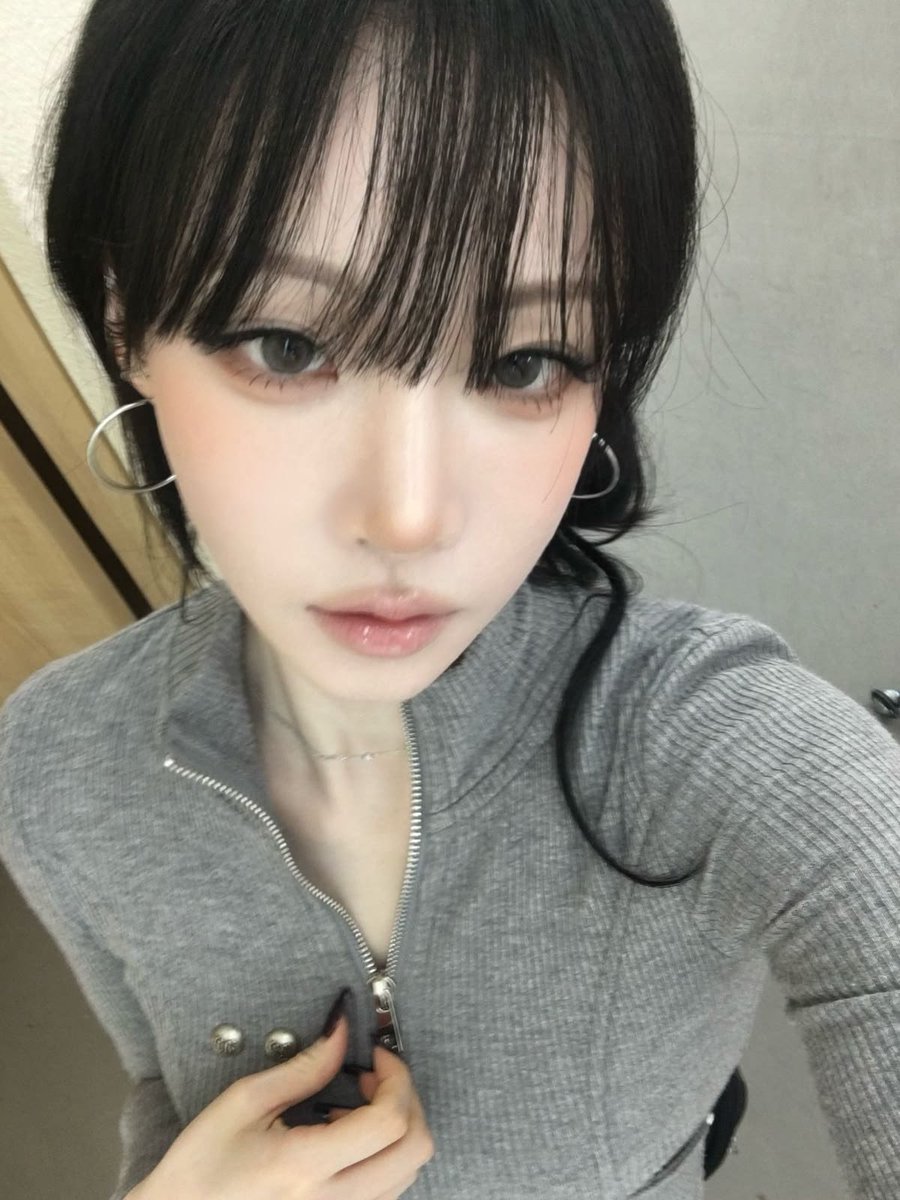tenshi4everr3's tweet photo. 멀멀굽굽 메이크업 레퍼런스로는
트리플에스 나경님이 최고이신 것 같다 . . 🍂 https://t.co/3ugeKpIjJH