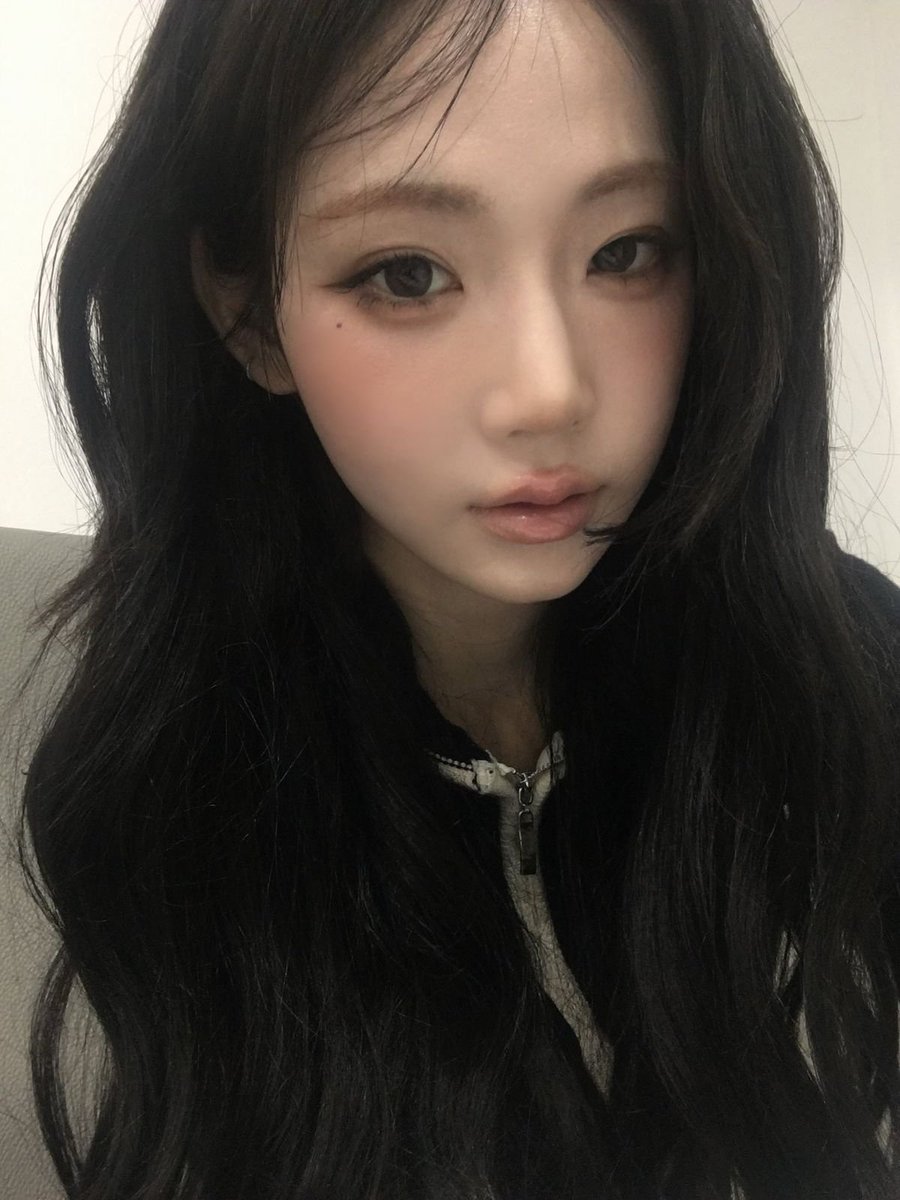 tenshi4everr3's tweet photo. 멀멀굽굽 메이크업 레퍼런스로는
트리플에스 나경님이 최고이신 것 같다 . . 🍂 https://t.co/3ugeKpIjJH