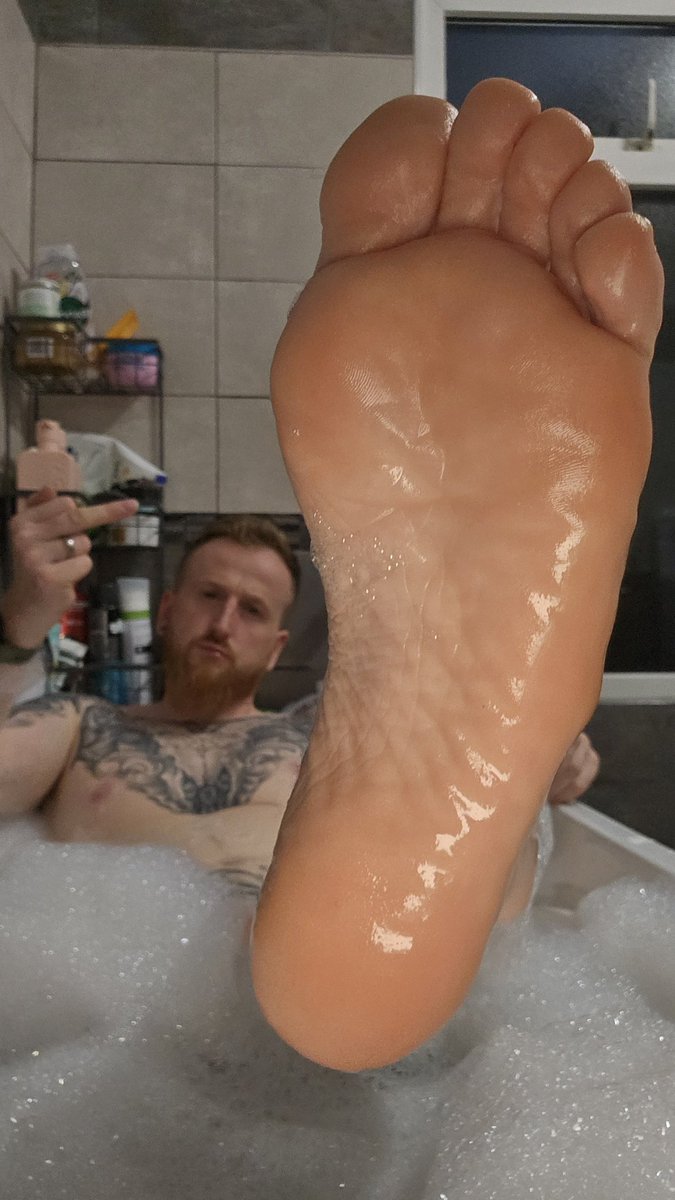 englishfootgod's tweet photo. You'd give anything to be under my feet for real https://t.co/JSuzsZkkxM