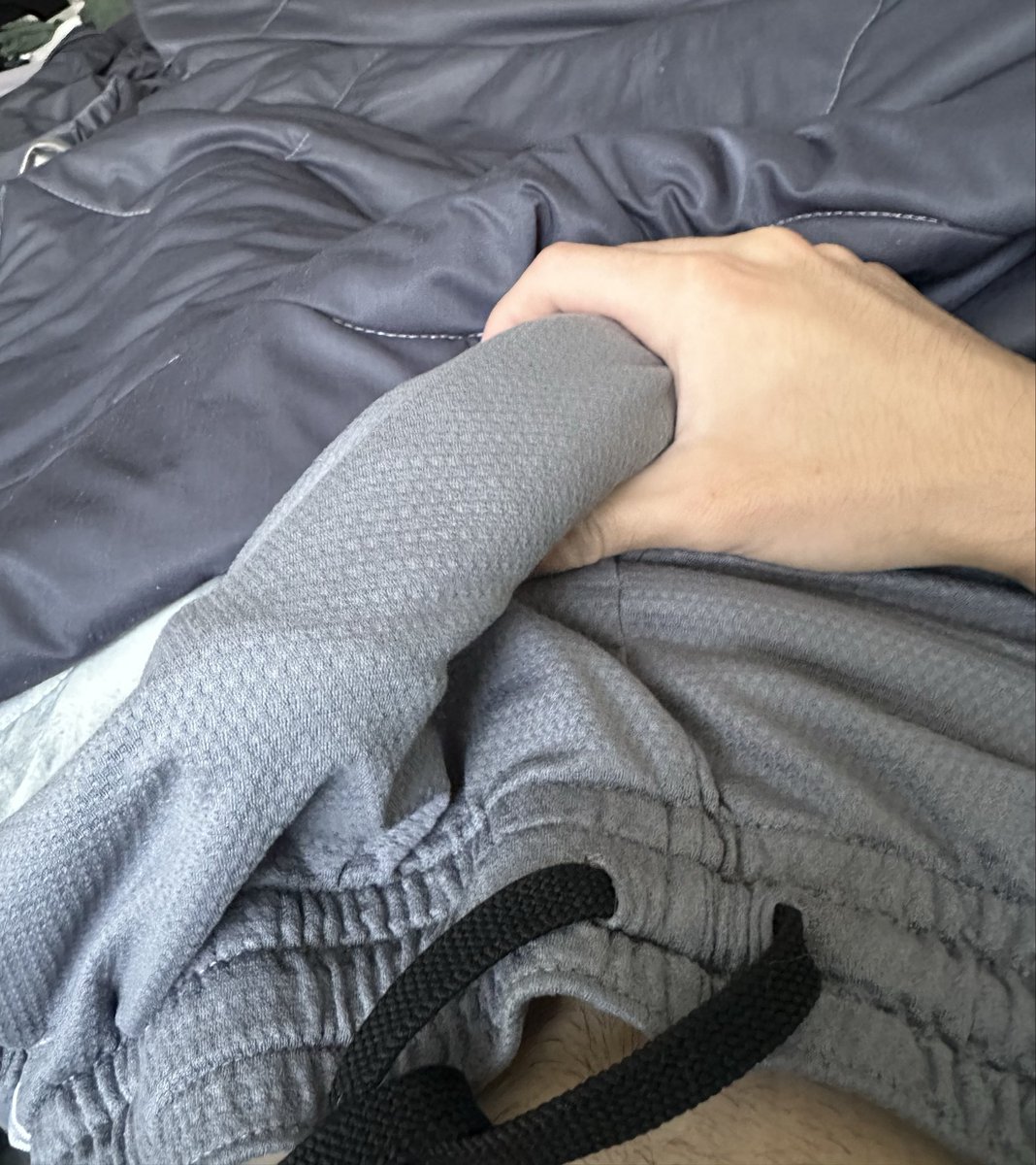 bignthickgoonr's tweet photo. I just woke up and it’s already bothering me.. I just took care of it last night 🫠 #nsfwtwt #bulge https://t.co/ktHjvzwN4k