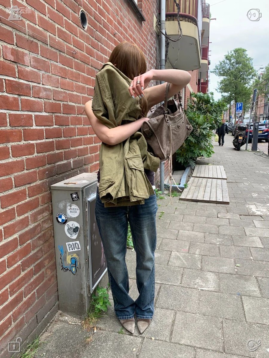 Rm1kAm7's tweet photo. By the time midday arrived, the family gathered their belongings and bid farewell. The young boy and girl waved goodbye as they departed, their spirits lifted by the joy of a newfound bond. Morning Yoga The breathing is trained💒 https://t.co/oDDFQgRfPm