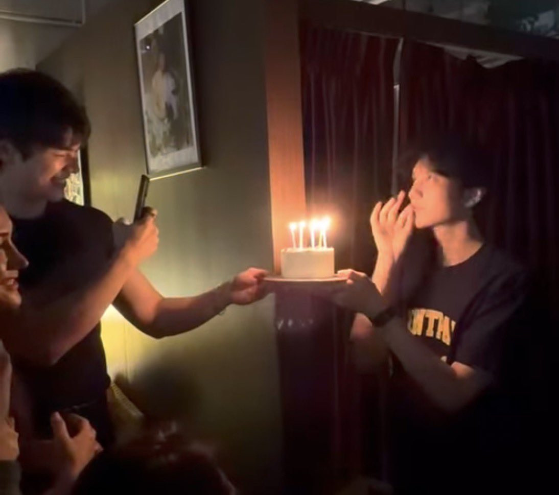 mojimile's tweet photo. พี่มายเลี้ยงน้องทุกคน5555555ผ่านมือมายหม๊ด https://t.co/Zge0fFUi8Y