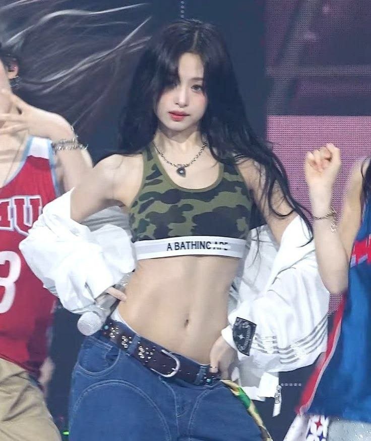 sully0_0n's tweet photo. Ahyeon https://t.co/4wTz5BaM33