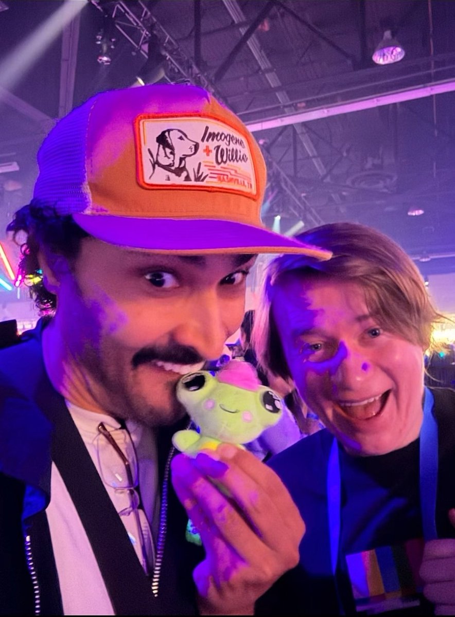 FroggerOW's tweet photo. very awesome blizzcon! thanks everyone for meeting me and saying hi! see u next time! ^_^ https://t.co/kznZpRY0Kz