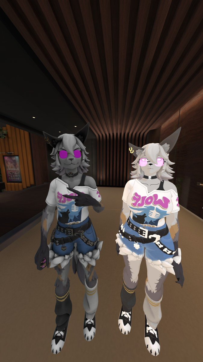 ChrisRubio79920's tweet photo. Gente les muestro que wolfie también esta en VRchat y también su versión original 😃 @I_Love_Kimichan https://t.co/qAtPLvfZAa