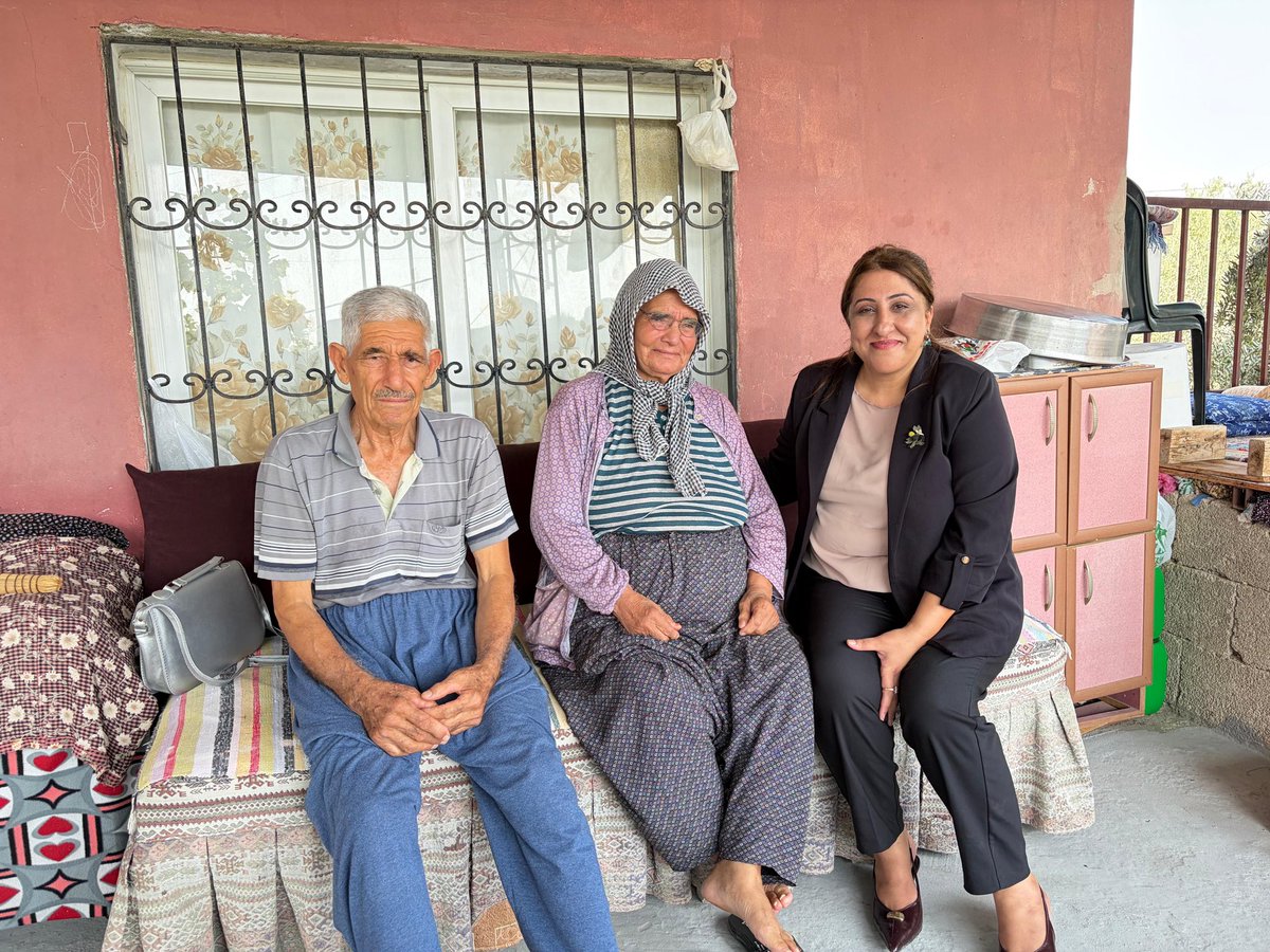 Hulya_Ekin33's tweet photo. 📍 Toroslar

Toroslar İlçe Kadın Kolları Başkanımız Sayın Aysun Taş ve yönetim kurulu üyelerimizle birlikte Ayişen Teyzemiz ve Hasan Taşlı Amcamızı hanelerinde ziyaret ettik.

Ziyaretimizde Cumhurbaşkanımız Sayın Recep Tayyip Erdoğan’ın selam ve muhabbetlerini ilettik. Birlik ve beraberlik içerisinde gönüllere dokunmaya devam ediyoruz. 🇹🇷