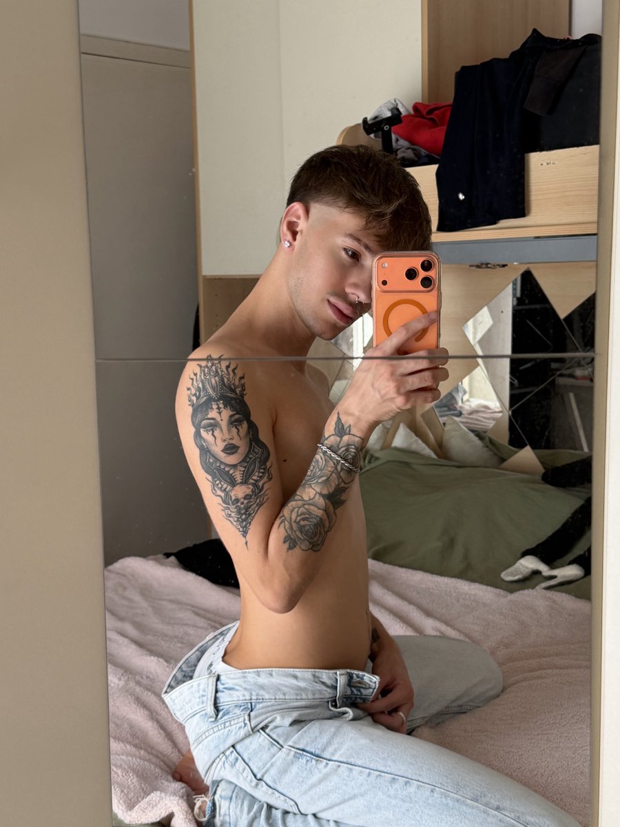 imgabrieldior's tweet photo. Wearing jeans 👖😛 https://t.co/I75no9lfYF