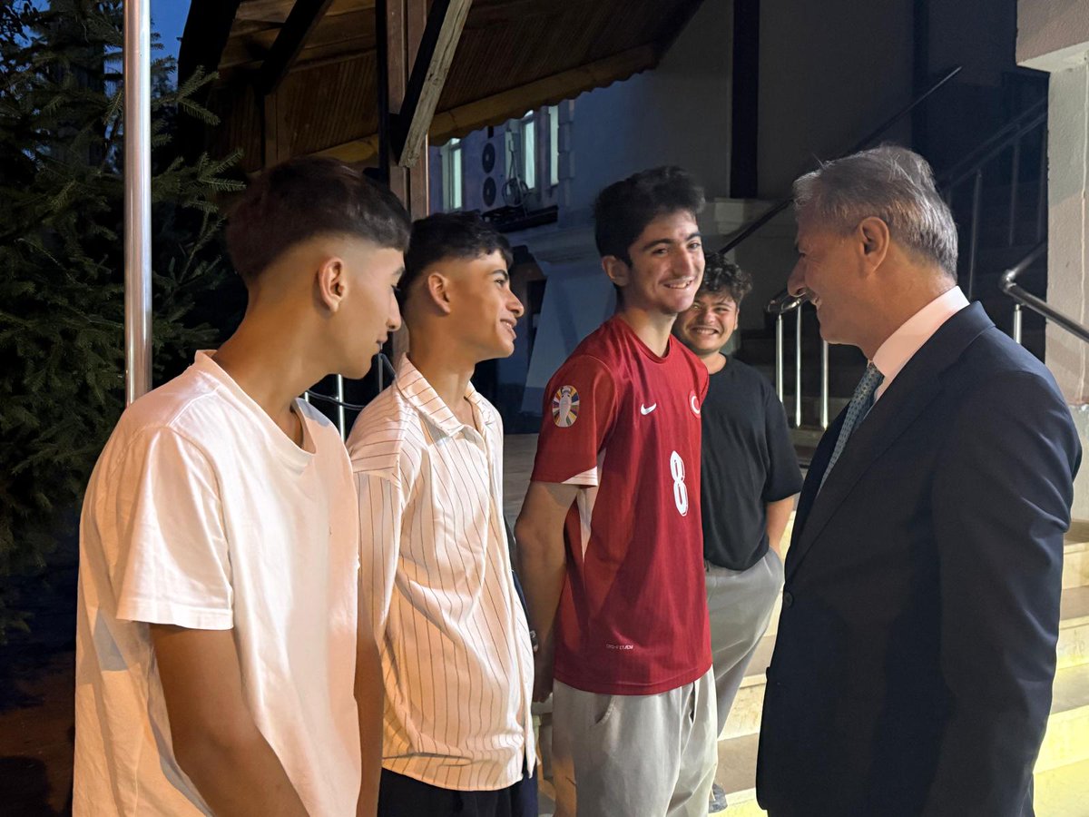 sbYusufAlemdar's tweet photo. AK Parti Karasu İlçe Başkanımız Recep Aksu ile birlikte Karasu Aziziye Mahallemizde esnafımızı ziyaret edip hayırlı bereketli işler diledik. Hemşehrilerimizle selamlaşıp hasbihal ettik.
Rabbim birliğimizi daim eylesin. https://t.co/rMg9y3QfJI