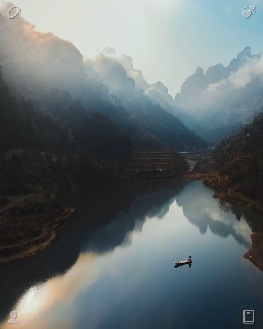 C3kayo's tweet photo. When midday arrives and the morning fades, I make my way to the willow tree, lay out a blanket, and take a seat. I take out a book and begin to read, becoming completely absorbed in the tale. A soft wind drifts by, making the willow leaves whisper, while the sun's warmth touches https://t.co/jC8XcY6vzn